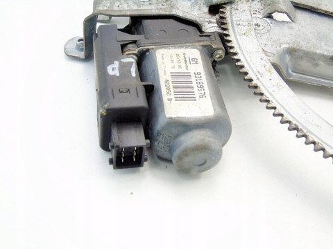 Podnośnik szyby lewy przód Opel Meriva A 93189576
