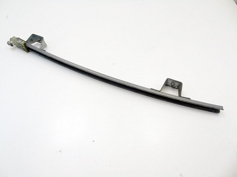 Prowadzenie szyby drzwi prawy przód Opel Meriva A 13205897