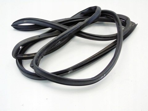 Uszczelka drzwi prawy przód Hyundai I30 FL 2010r