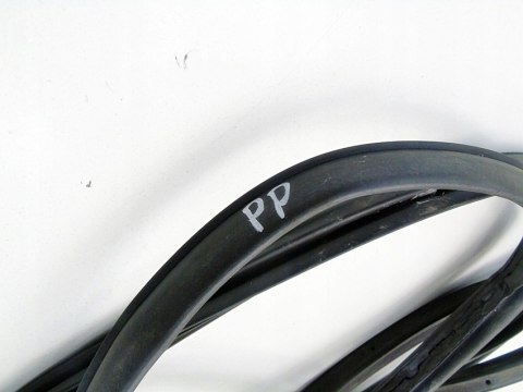 Uszczelka drzwi prawy przód Hyundai I30 FL 2010r