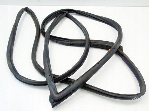 Uszczelka drzwi prawy przód Hyundai I30 FL 2010r