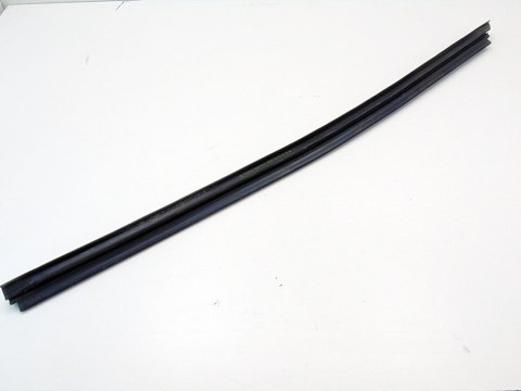 Uszczelka parapet wewnętrzny szyby prawy przód Opel Meriva A 13127032