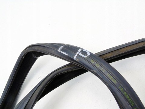 Uszczelka szyby drzwi lewy przód Opel Meriva A