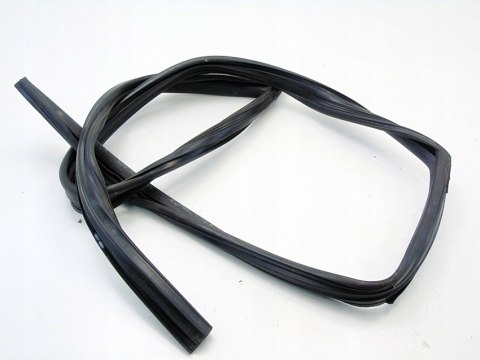 Uszczelka szyby drzwi prawy przód Hyundai I30 FL 2010r