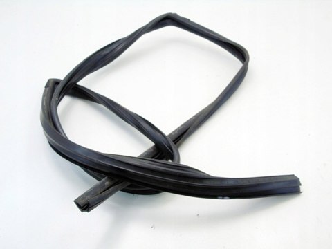 Uszczelka szyby drzwi prawy przód Hyundai I30 FL 2010r