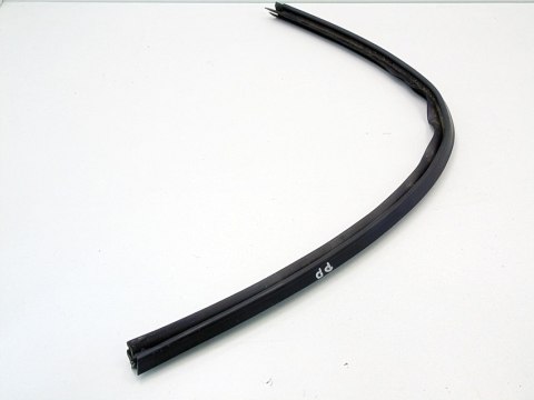 Uszczelka szyby drzwi prawy przód Hyundai I30 FL 2010r