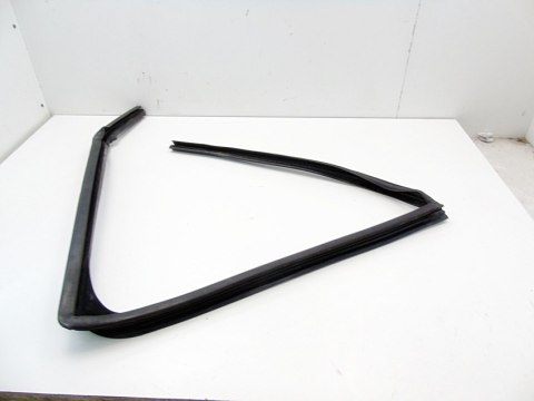Uszczelka szyby drzwi prawy tył Renault Modus 2007