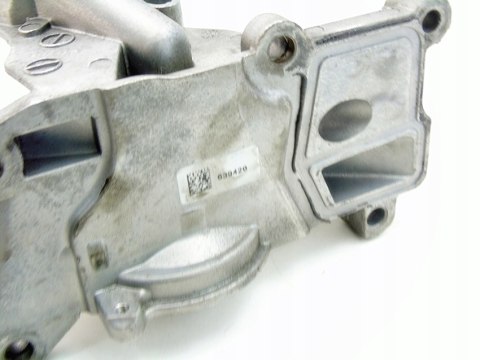 Obudowa pompy wody 1.6 D4D D Verso Auris Avensis Mini One Clubman Countryma