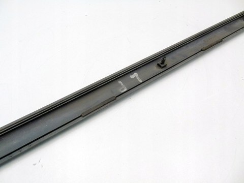 Listwa osłona drzwi lewy przód Nissan Almera Tino 2002