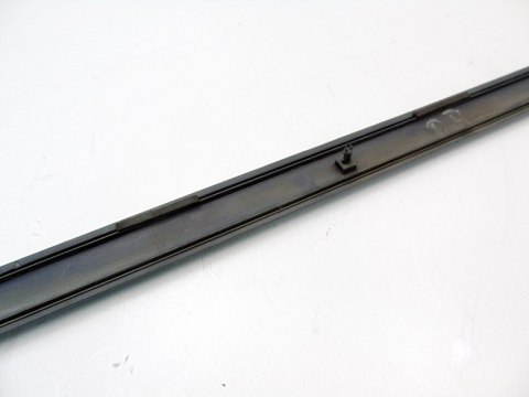 Listwa osłona drzwi prawy przód Nissan Almera Tino 2002