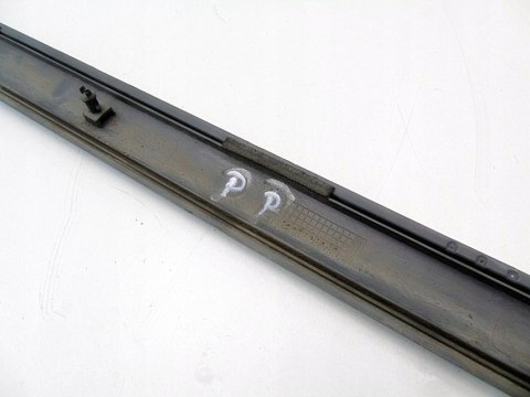 Listwa osłona drzwi prawy przód Nissan Almera Tino 2002