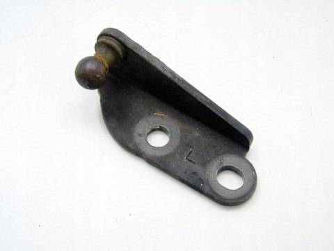 Mocowanie sworzeń siłownika klapy bagażnika lewe Nissan Almera Tino 2002