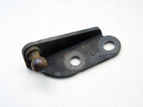 Mocowanie sworzeń siłownika klapy bagażnika lewe Nissan Almera Tino 2002