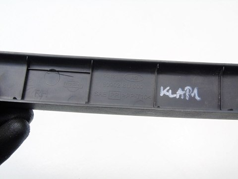 Osłona boczek bagażnika Nissan Almera Tino 2002