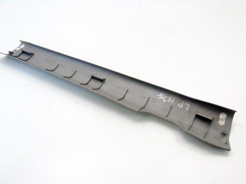 Osłona wewnętrzna progu lewy przód Nissan Almera Tino 2002