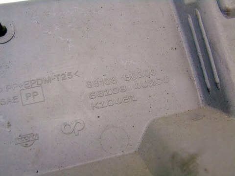 Schowek deski rozdzielczej Nissan Almera Tino 2002