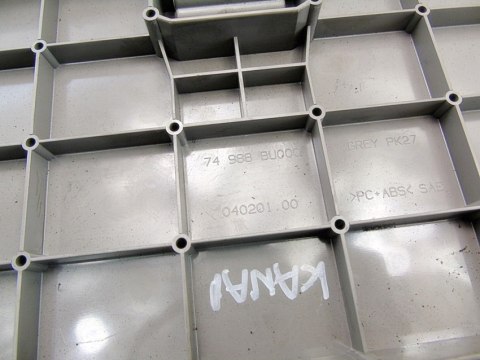 Schowek kanapy Nissan Almera Tino 2002