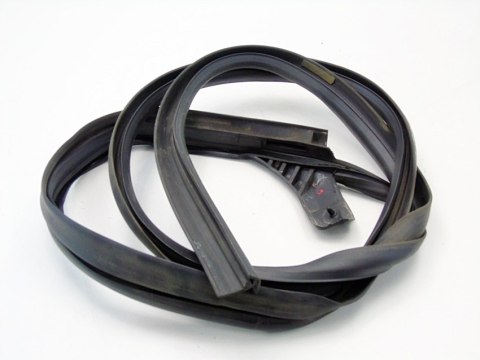 Uszczelka karoseryjna nad drzwi lewa Nissan Almera Tino 2002