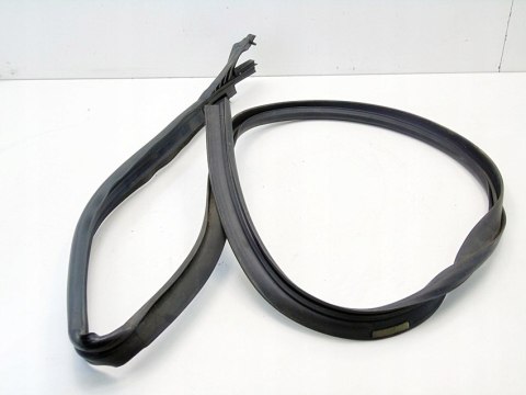 Uszczelka karoseryjna nad drzwi prawa Nissan Almera Tino 2002