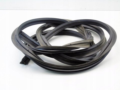 Uszczelka klapy pokrywy bagażnika Nissan Almera Tino 2002