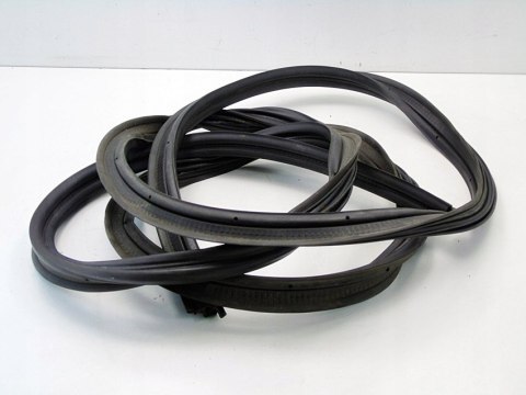 Uszczelka klapy pokrywy bagażnika Nissan Almera Tino 2002