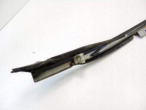 Uszczelka osłona szyby czołowej lewa Nissan Almera Tino 2002