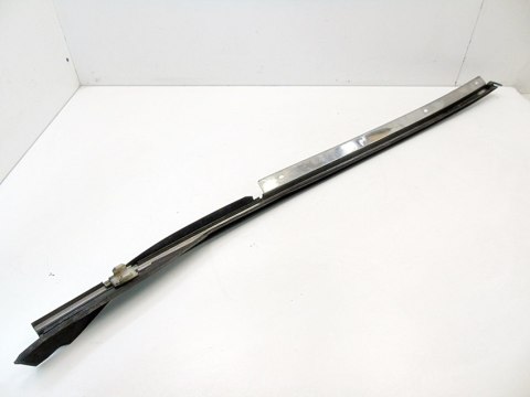 Uszczelka osłona szyby czołowej lewa Nissan Almera Tino 2002