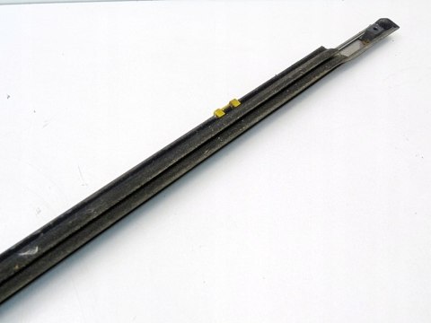 Uszczelka parapet wewnętrzny szyby drzwi prawy tył Nissan Almera Tino 2002