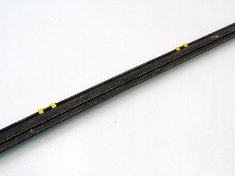 Uszczelka parapet wewnętrzny szyby drzwi prawy tył Nissan Almera Tino 2002