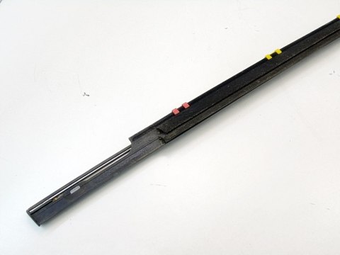 Uszczelka parapet wewnętrzny szyby drzwi prawy tył Nissan Almera Tino 2002