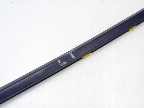 Uszczelka parapet zewnętrzny szyby drzwi lewy tył Nissan Almera Tino 2002