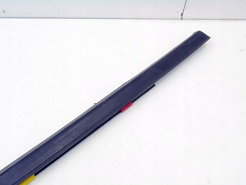 Uszczelka parapet zewnętrzny szyby drzwi lewy tył Nissan Almera Tino 2002