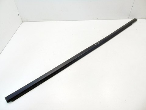 Uszczelka parapet zewnętrzny szyby drzwi prawy przód Nissan Almera Tino 02