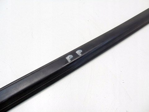 Uszczelka parapet zewnętrzny szyby drzwi prawy przód Nissan Almera Tino 02