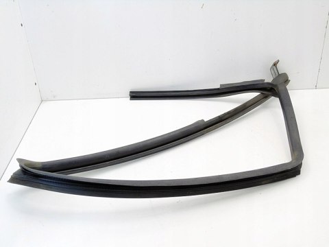 Uszczelka szyby drzwi lewy tył Nissan Almera Tino 2002