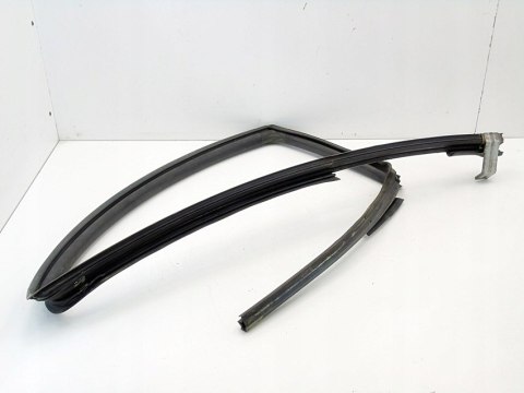 Uszczelka szyby drzwi lewy tył Nissan Almera Tino 2002