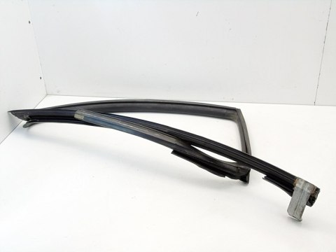 Uszczelka szyby drzwi lewy tył Nissan Almera Tino 2002