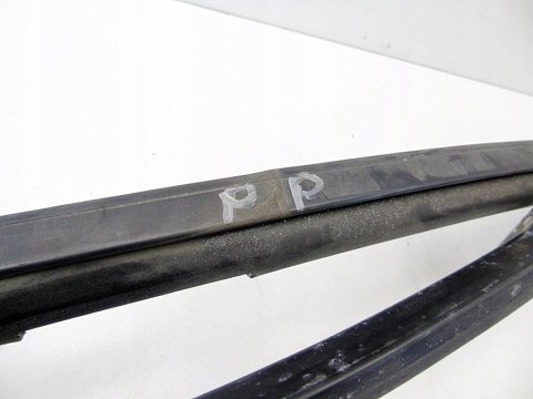 Uszczelka szyby drzwi prawy przód Nissan Almera Tino 2002