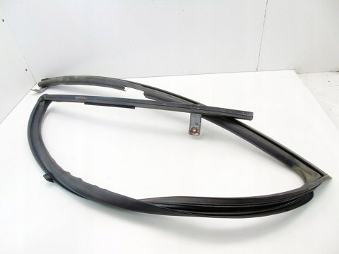 Uszczelka szyby drzwi prawy przód Nissan Almera Tino 2002