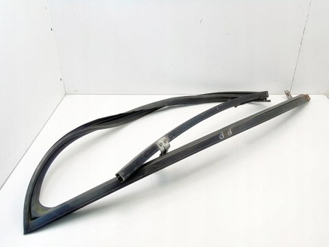Uszczelka szyby drzwi prawy przód Nissan Almera Tino 2002