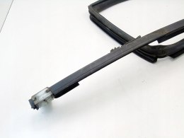 Uszczelka szyby drzwi prawy tył Nissan Almera Tino 2002