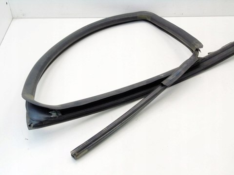 Uszczelka szyby drzwi prawy tył Nissan Almera Tino 2002