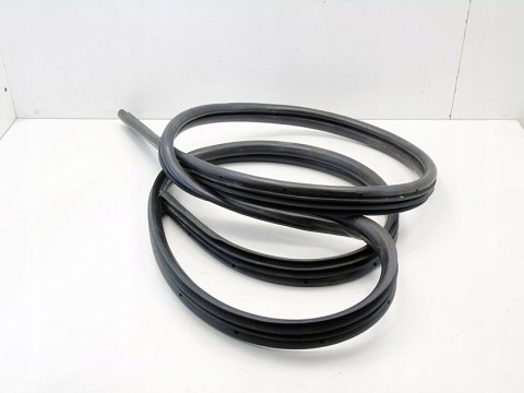 Uszczelka wnęki drzwi lewy przód Nissan Almera Tino 2002