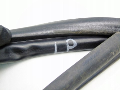 Uszczelka wnęki drzwi lewy przód Nissan Almera Tino 2002