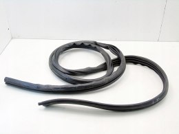 Uszczelka wnęki drzwi lewy tył Nissan Almera Tino 2002