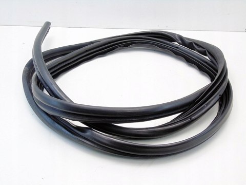 Uszczelka wnęki drzwi prawy przód Nissan Almera Tino 2002