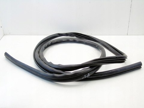 Uszczelka wnęki drzwi prawy przód Nissan Almera Tino 2002