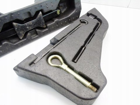 Zestaw lewarek klucz ucho holownicze Nissan Almera Tino 2002