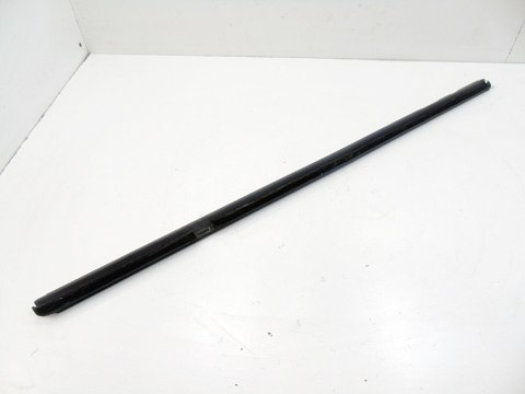 Uszczelka parapet zewnętrzny szyby drzwi prawy tył Volkswagen Golf V 03-09