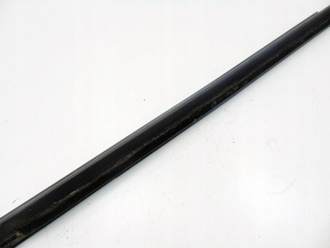 Uszczelka parapet zewnętrzny szyby drzwi prawy tył Volkswagen Golf V 03-09